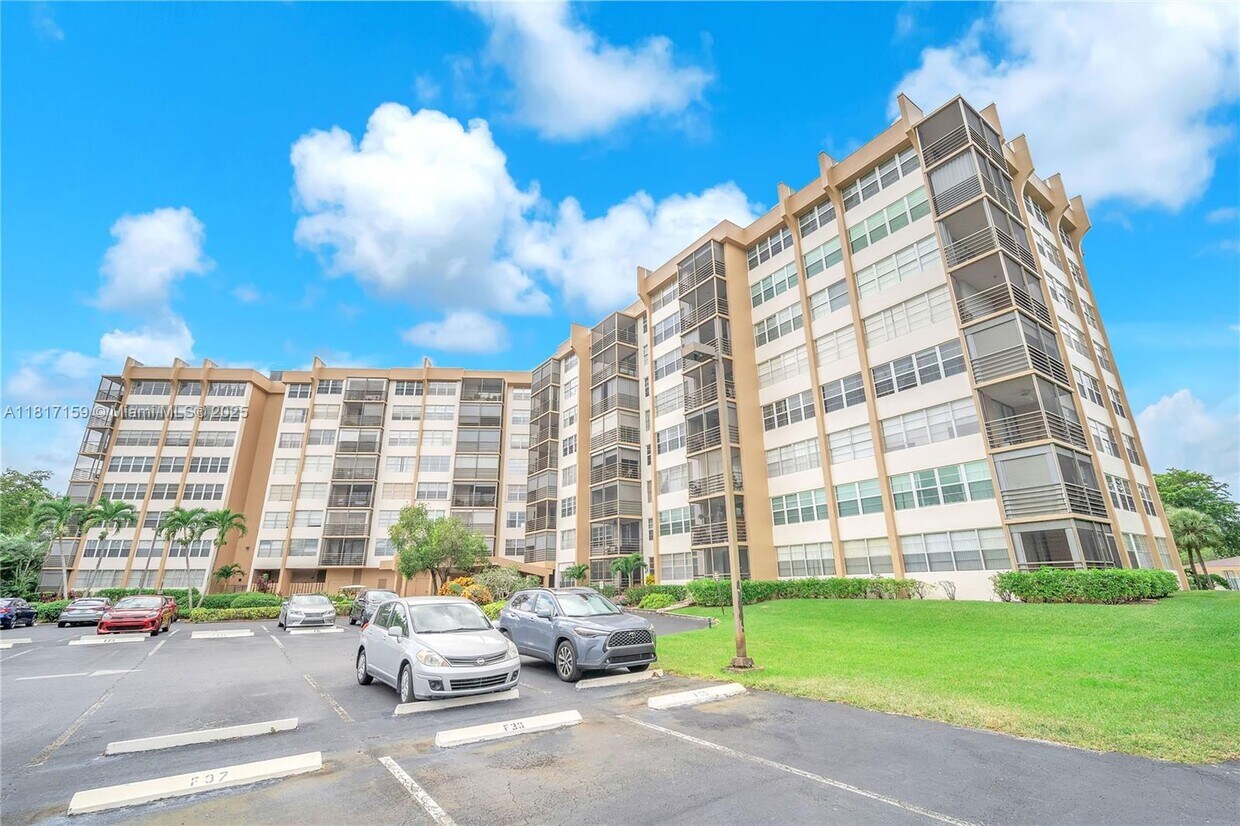 Foto principal - 900 St Charles Pl