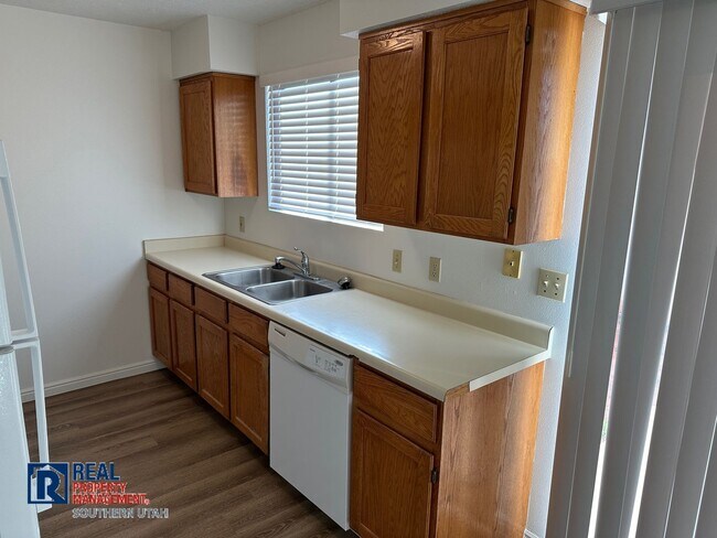 Foto del edificio - Townhome Near College