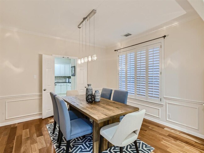 Foto del edificio - 8227 Fern Bluff Ave