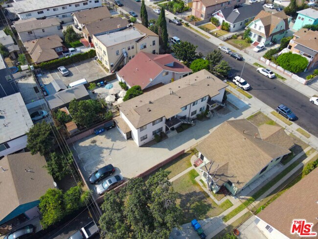 Foto del edificio - 1324 W 36th St