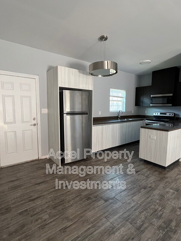 Foto del edificio - 1805 Cari Nicole Ave