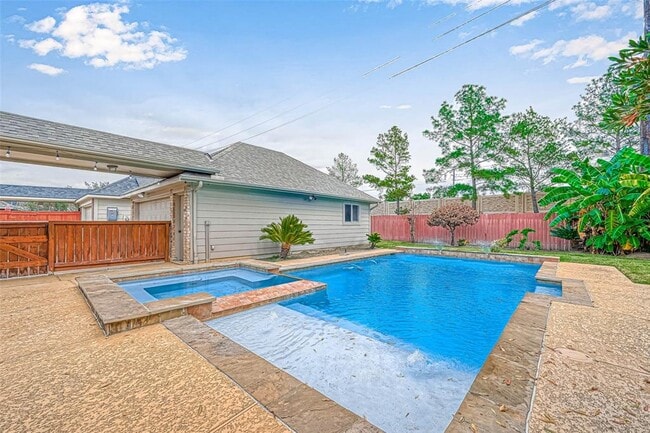 Building Photo - 6106 Laguna Del Rey Dr