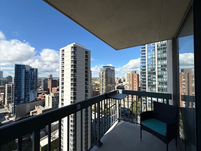Foto del edificio - 1 W Superior St