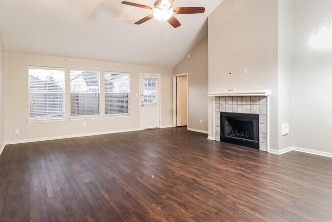 Foto del edificio - 5411 Roserock Ln