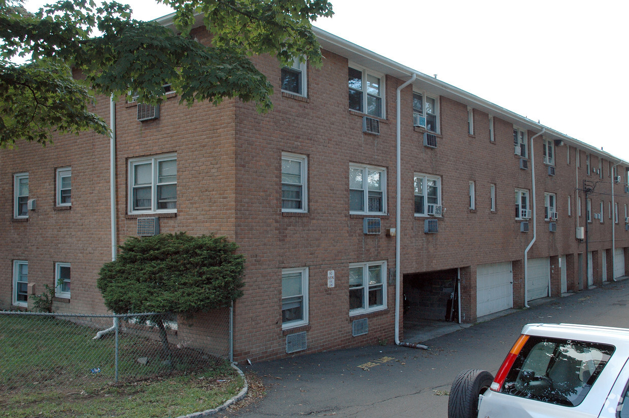 Building Photo - 15 E Funston Ave