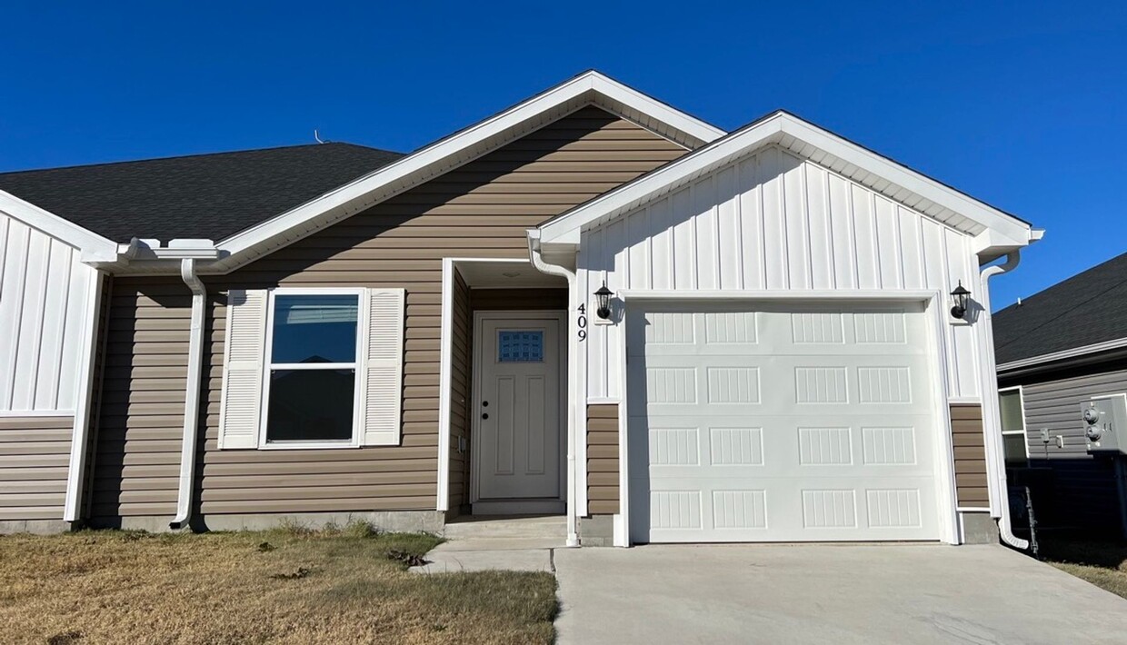 Primary Photo - NEW 3 Bedroom Duplex In Duenweg, MO!