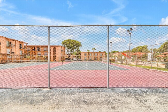 Foto del edificio - 7201 Miami Lakes Dr