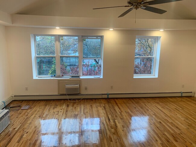 Foto del edificio - 599 Jackson Ave