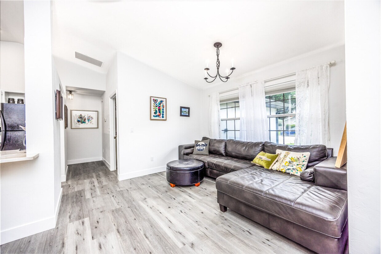 Foto principal - 4726 NW 27 Pl