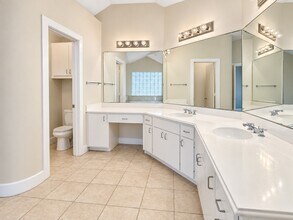 Building Photo - 8624 Meadowcroft Dr