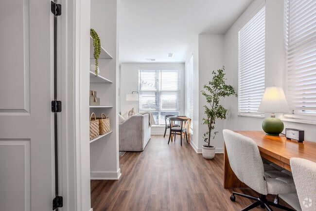 1BR, 1BA - 892 SF - Amber - Living Room - Fifth x Northwest