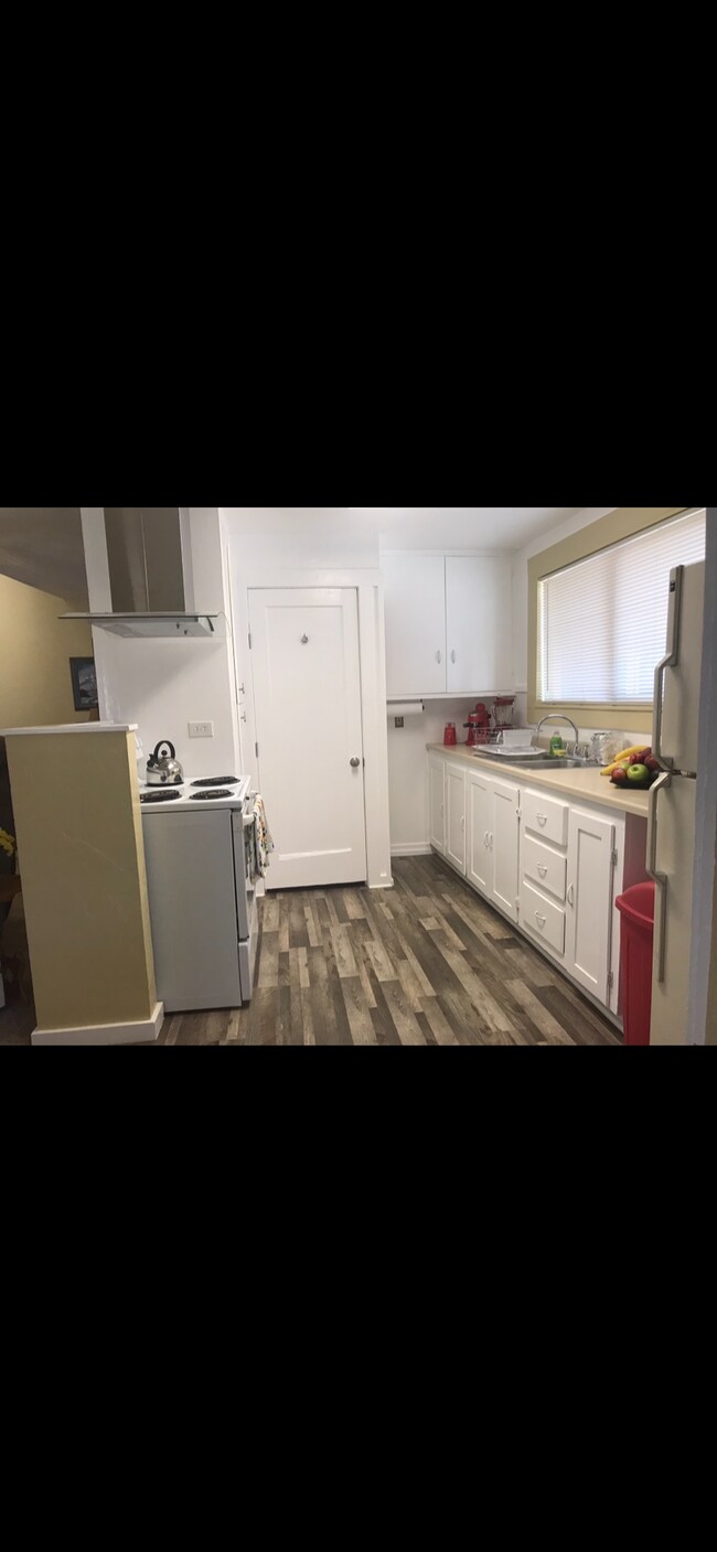Foto del edificio - 1221 Collis Ln
