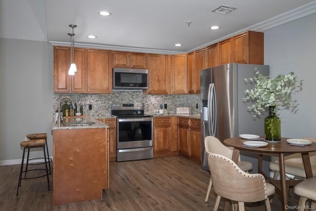 Foto del edificio - 408 Pine Creek Ave