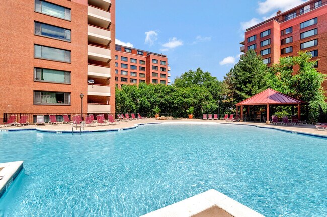 ¡¡Piscina!! - 1121 Arlington Blvd