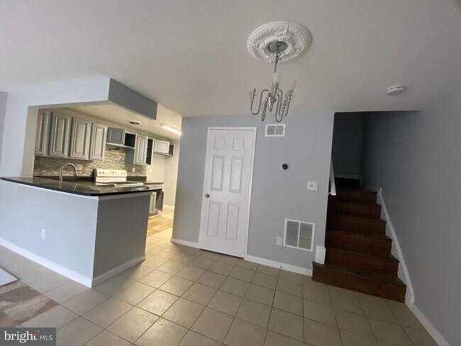 Building Photo - 8829 Welbeck Way