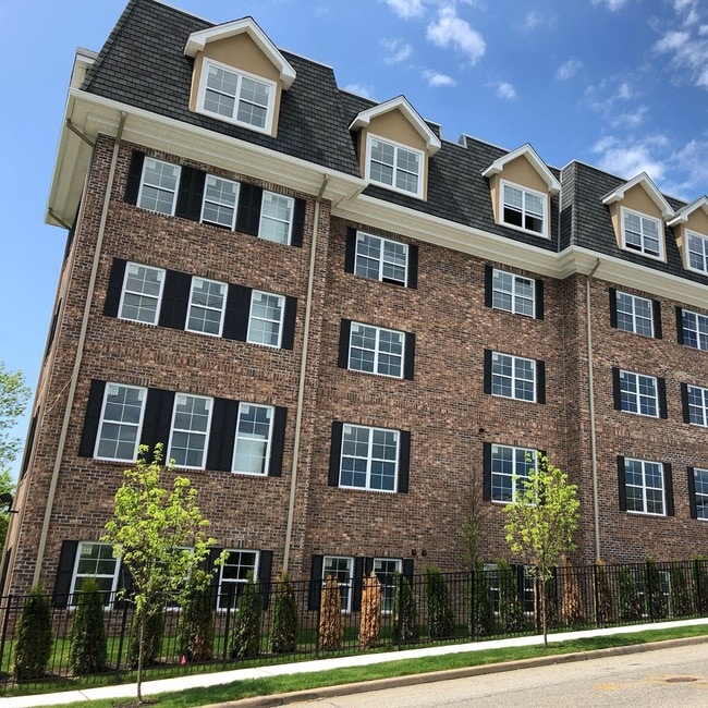 Building - Hilltop Apartments of Totowa