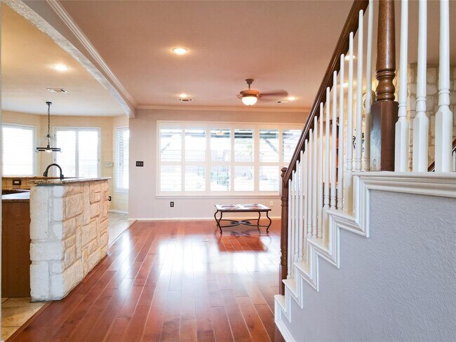 Building Photo - 1706 Lake Bluff Dr