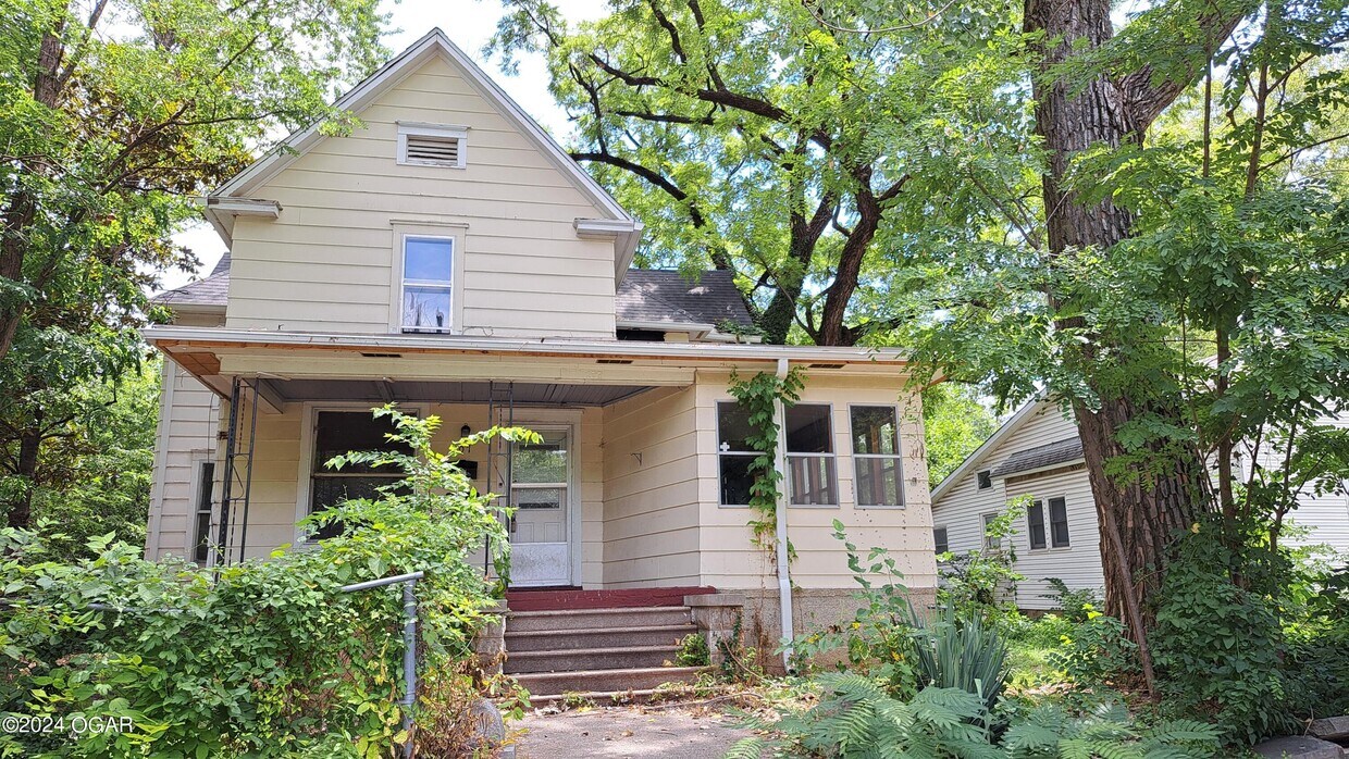 Primary Photo - 107 S Jackson Ave