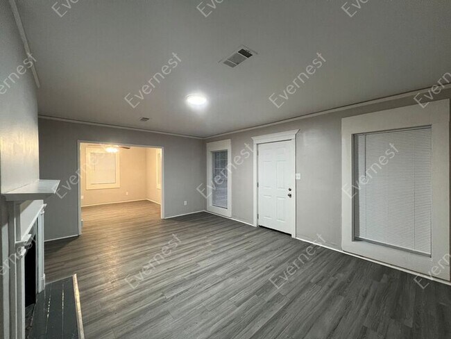 Foto del edificio - 227 Broadmoor Dr
