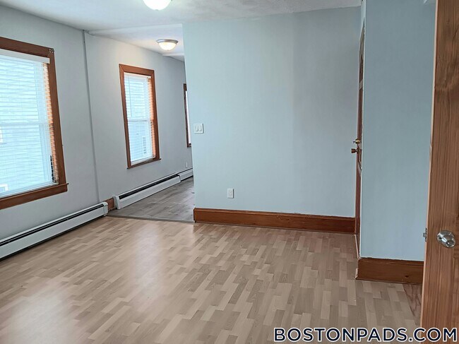 Foto del edificio - 89 Webster Ave