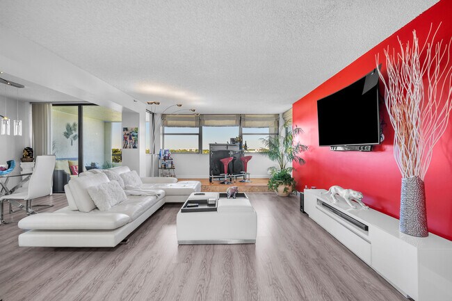 Building Photo - 6463 La Costa Dr