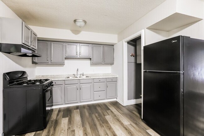 Building Photo - 7111 E 111th Terrace