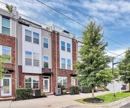 Building Photo - 228 Parkwood Ave