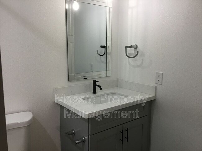 Foto del edificio - 5912 N 86th St