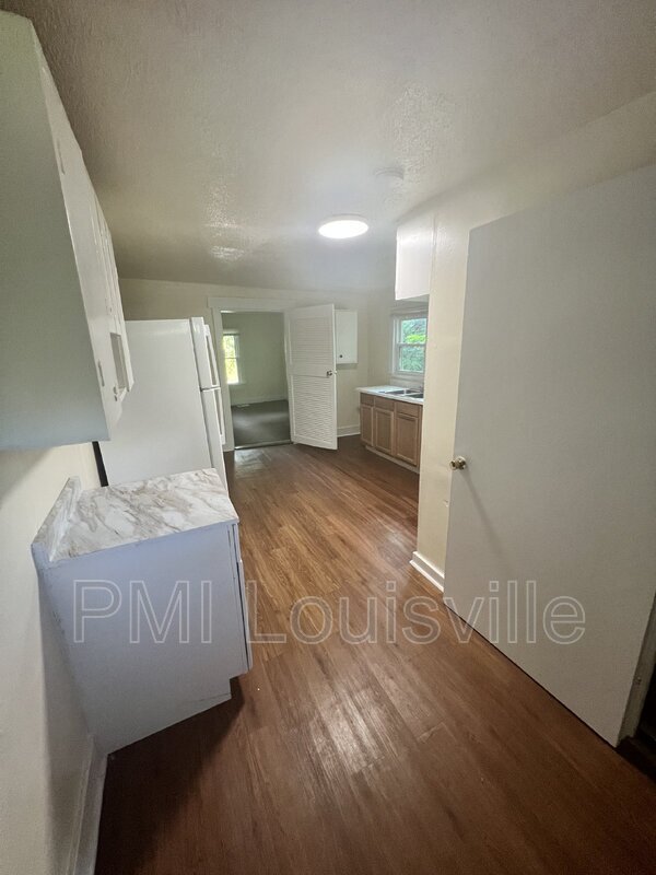 Foto del edificio - 4125 Churchman Ave