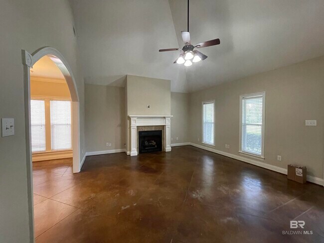 Foto del edificio - 30013 St Barbara St