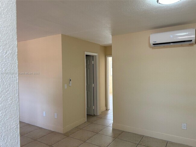 Foto del edificio - 1541 NE 8th St