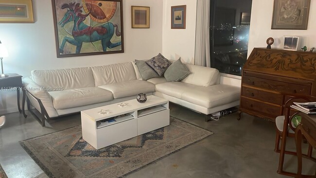 Foto del edificio - 10 SW South River Dr