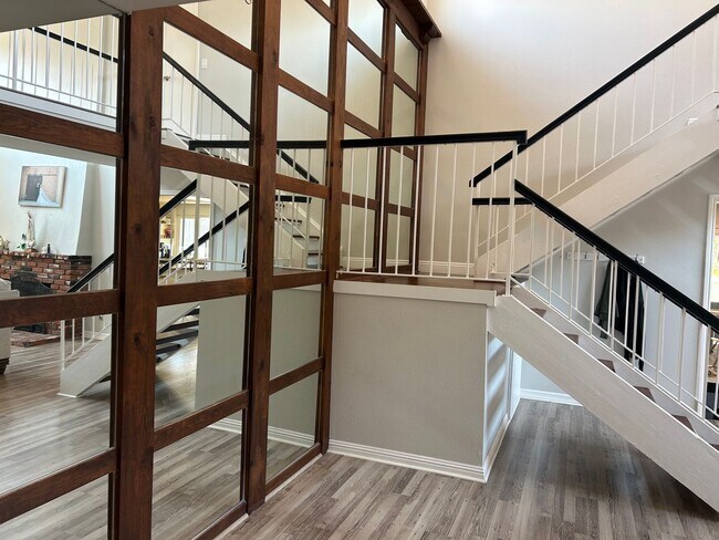 Foto del edificio - Upgraded 4-Bedroom Home in Gated Green Riv...