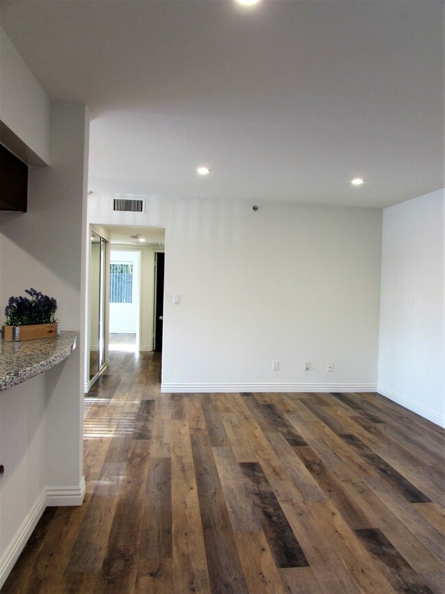 Foto del edificio - 557 W Stocker St