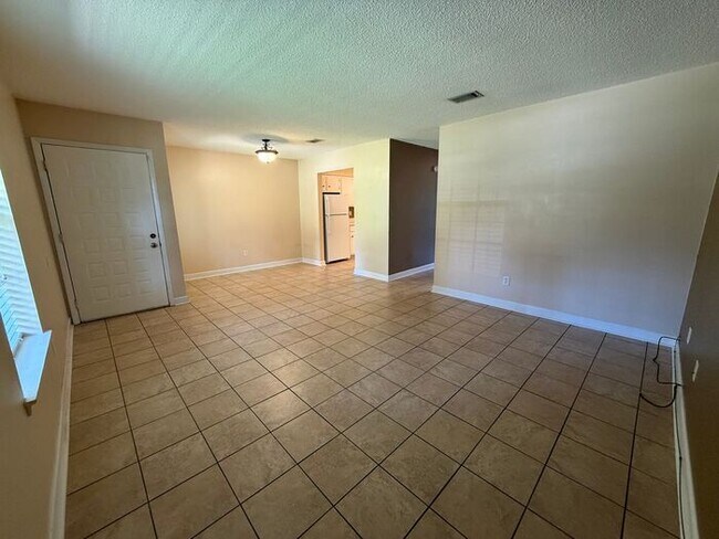 Building Photo - Pensacola - Ferry Pass - 2 bedroom, 1 bathroom - lawn care included