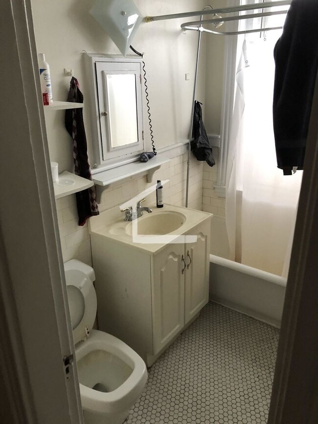 Photo - NO FEE STUDIO W ALCOVE  Great 1 bed alternative  Heat Hw inc Students ok 9.1 House