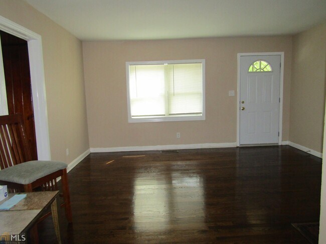 Building Photo - 2339 Carey Dr SE