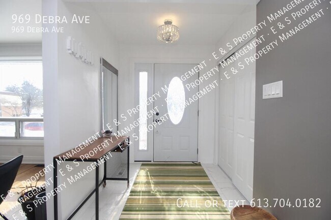 Photo du bâtiment - 969 Debra Ave