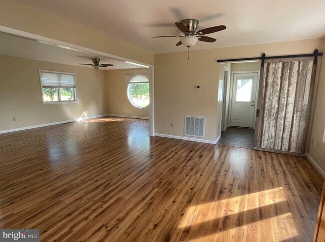 Foto del edificio - 12070 Crouse Mill Rd
