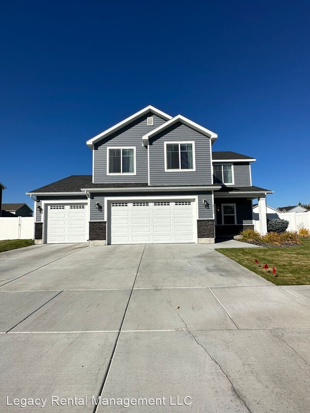 Foto principal - 3 br, 2.5 bath House - 2152 S. Summerfield Ln