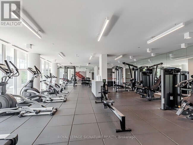 Building Photo - 120 Parliament St