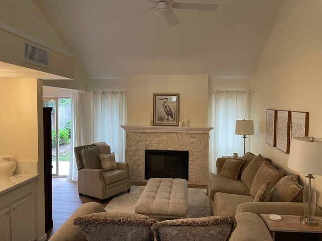 Photo - Fully Furnished 2/1.5 Duplex in West Sacramento House