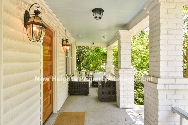 Building Photo - 94 San Souci St