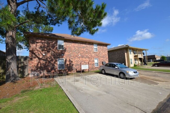 Building Photo - 2150 N Sherwood Forest Dr