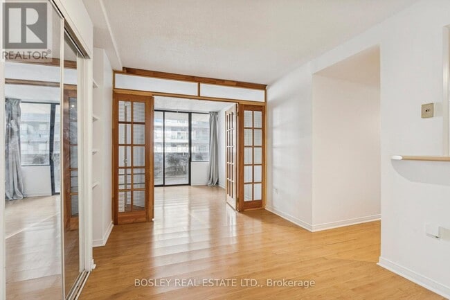 Building Photo - 720 Spadina Ave.