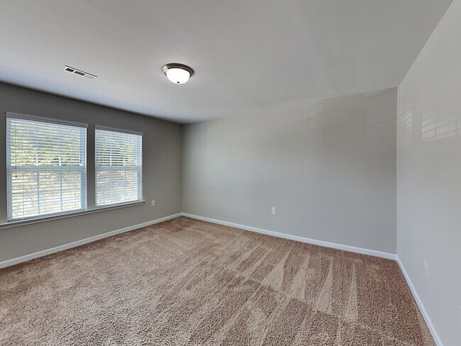 Building Photo - Receive $500 off one month's rent!*