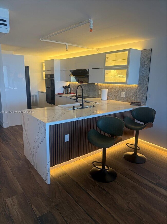 Photo - 1717 N Bayshore Dr Apartment