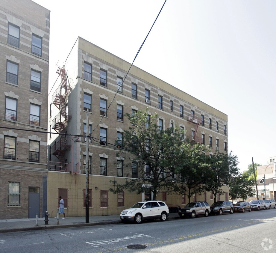 Building Photo - 1354 Boston Rd