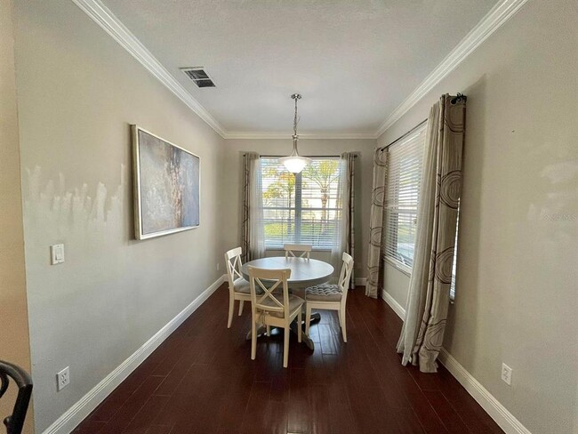 Foto del edificio - 907 Wildflower Rd