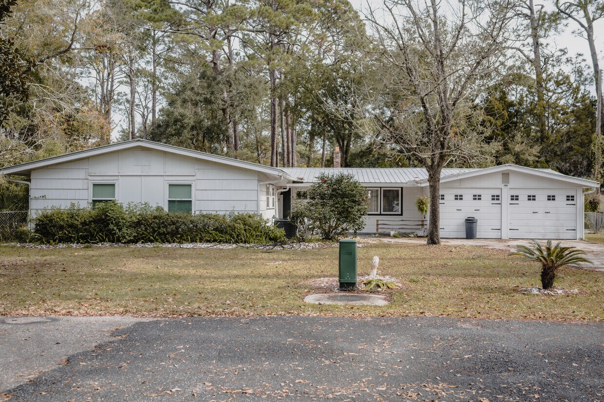 Primary Photo - 105 21st Ave